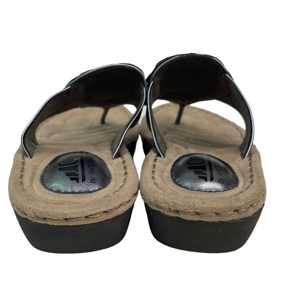 Cliffs By White Mountain Crandall Women’s Boho Metallic Grey Flower Sandals - Picture 6 of 9